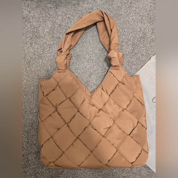 Anthroplogie Urban Originals Knotted On The Go Bag Tab Cream Puffer Quilted EUC - Picture 3 of 12